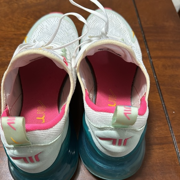 Nike 270 - Picture 2 of 6